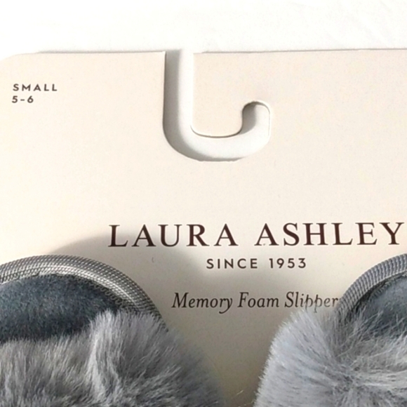 LAURA ASHLEY GRAY FUR MEMORY FOAM SLIPPERS SIZE SMALL 5-6 NWT - Picture 3 of 8